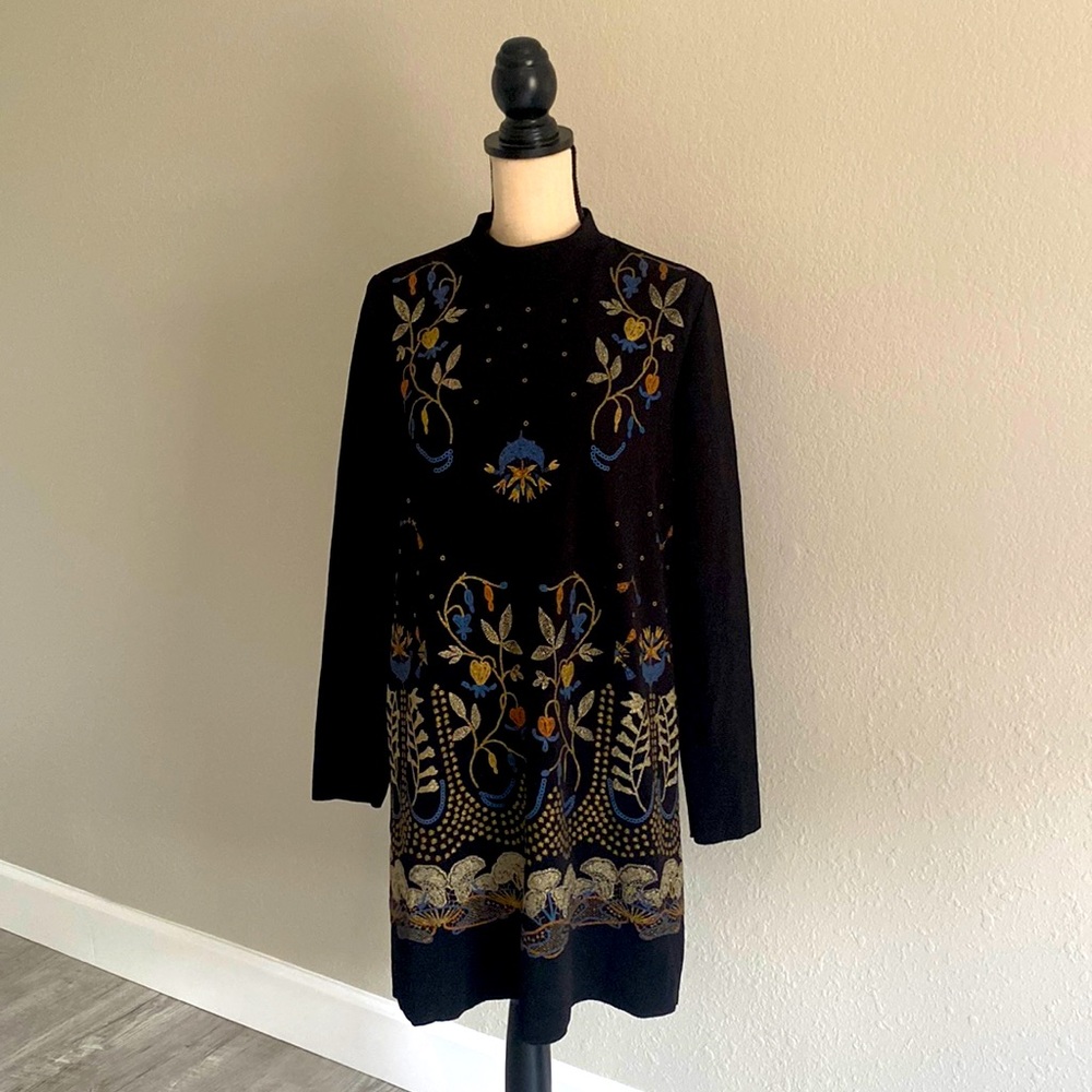 Elegant Zara loose-fitting black dress with embroidery